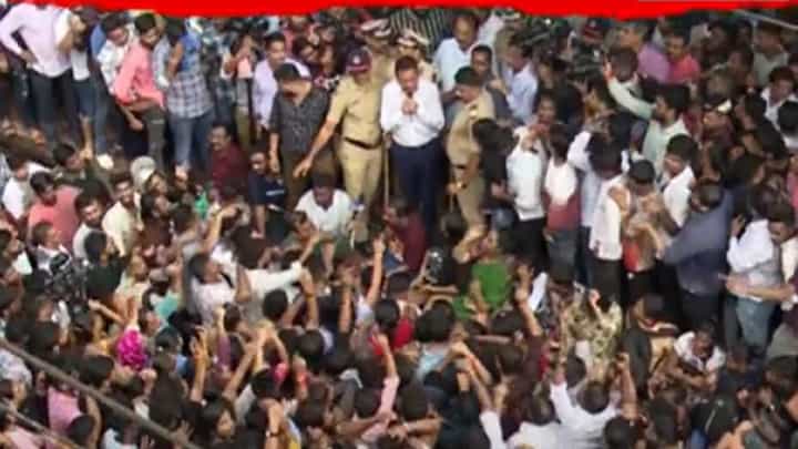 तुम्हाला हवं तेच होईल... सरकारचे 'संकटमोचक' संतप्त बदलापुरकरांच्या भेटीला, गिरीश महाजनांनी काय केलं आवाहन? तुम्हाला हवं तेच होईल... सरकारचे 'संकटमोचक' संतप्त बदलापुरकरांच्या भेटीला, गिरीश महाजनांनी काय केलं आवाहन?