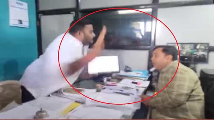 जाळ अन् धूर संगाटच...बळीराजाची अडवणूक करताच बँक मॅनेजरला सणसणीत लगावली; कुठे घडला प्रकार? जाळ अन् धूर संगाटच...बळीराजाची अडवणूक करताच बँक मॅनेजरला सणसणीत लगावली; कुठे घडला प्रकार?