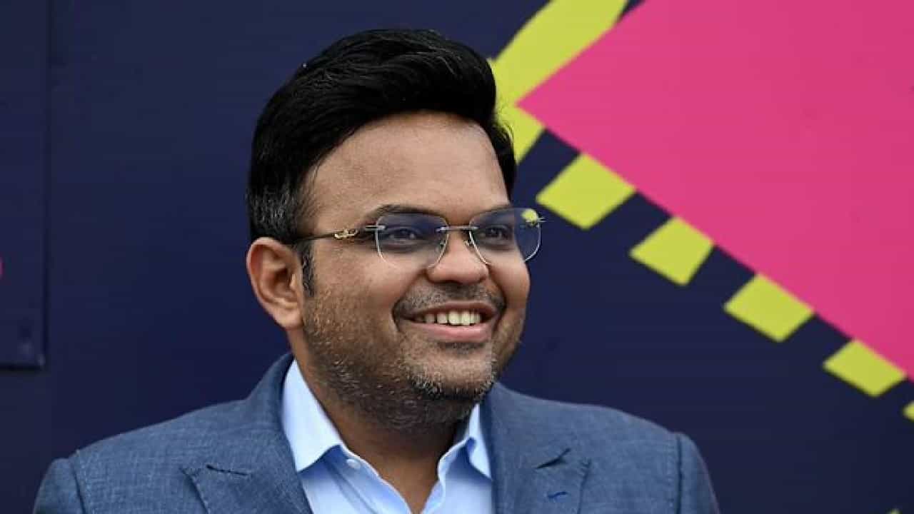 बीसीसीआयचे विद्यमान सचिव आणि एसीसीचे अध्यक्ष जय शाह यांची 27 ऑगस्टला संध्याकाळी आयसीसी अर्थात आंतरराष्ट्रीय क्रिकेट परिषदेच्या अध्यक्षपदी बिनविरोध नियुक्ती करण्यात आली आहे. जय शाह हे आयसीसीचे अध्यक्ष होणारे पाचवे भारतीय ठरले आहेत. याआधी कोणत्या भारतीयांनी ही जबाबदारी सांभाळली आहे, हे जाणून घेऊयात. (PC - Icc)