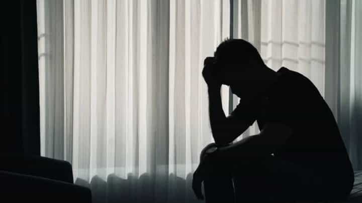आईच्या मृतदेहाजवळ 14 वर्षांचा मुलगा 2 दिवस होता बसून पण..; कल्याणमधील मन सुन्न करणारी घटना आईच्या मृतदेहाजवळ 14 वर्षांचा मुलगा 2 दिवस होता बसून पण..; कल्याणमधील मन सुन्न करणारी घटना