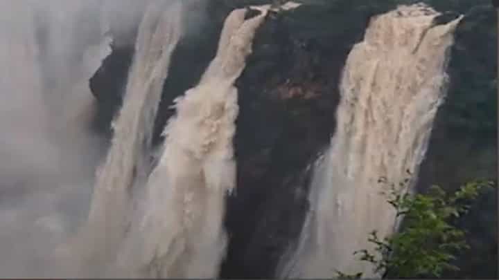 Karnataka Linganamakki Dam: कर्नाटकच्या लिंगनमक्की धरणाचे महाकाय रुप तुम्ही पाहिलं? Karnataka Linganamakki Dam: कर्नाटकच्या लिंगनमक्की धरणाचे महाकाय रुप तुम्ही पाहिलं?