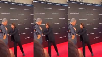 Shah Rukh Khan: थोडी तरी लाज बाळग..., किंग खानने सर्वांसमोर वृद्ध व्यक्तीलादिला धक्का, व्हिडीओ व्हायरल