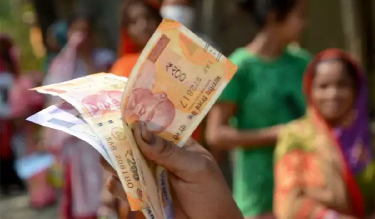 तर 1500 रुपये परत घेईन, लाडकी बहीण योजनेवर या नेत्याचं वक्तव्य चर्चेत तर 1500 रुपये परत घेईन, लाडकी बहीण योजनेवर या नेत्याचं वक्तव्य चर्चेत