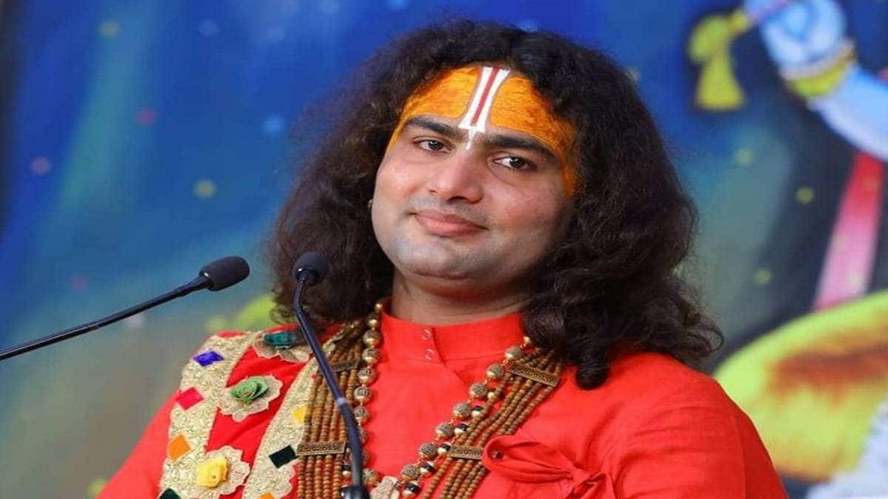 अनिरुद्धाचार्यांचे सुपरस्टार्सवर गंभीर आरोप; म्हणाले, 'पैशांसाठी चुकीच्या गोष्टींचा...' अनिरुद्धाचार्यांचे सुपरस्टार्सवर गंभीर आरोप; म्हणाले, 'पैशांसाठी चुकीच्या गोष्टींचा...'