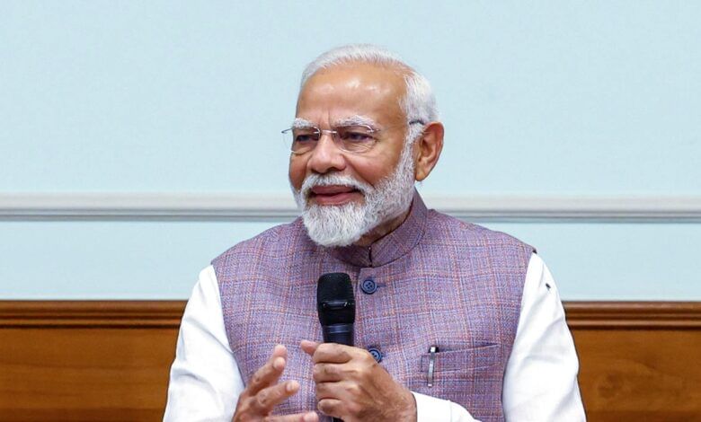 जळगावात पंतप्रधानांच्या उपस्थितीत होणाऱ्या कार्यक्रमाला, शासकीय यंत्रणेचा गैरवापर, कोणी केला आरोप ? जळगावात पंतप्रधानांच्या उपस्थितीत होणाऱ्या कार्यक्रमाला, शासकीय यंत्रणेचा गैरवापर, कोणी केला आरोप ?