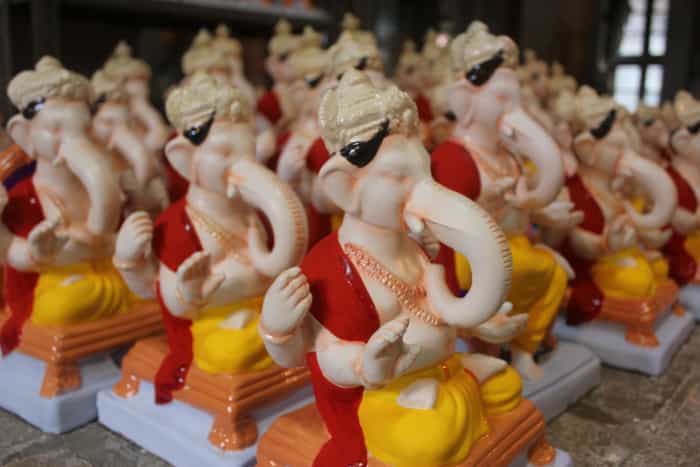 यंदा पेणमधून 26 हजार गणेश मूर्ती परदेशात रवाना यंदा पेणमधून 26 हजार गणेश मूर्ती परदेशात रवाना