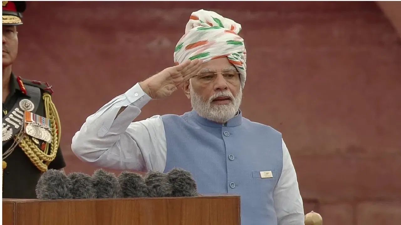 Independence Day 2024 : लाल किल्ल्याभोवती 7 लेयर सुरक्षा, दिल्लीत 10 हजार पोलीस तैनात, पंतप्रधान मोदी यांच्या स्वातंत्र्य दिनाच्या भाषणाकडे देशाचं लक्ष Independence Day 2024 : लाल किल्ल्याभोवती 7 लेयर सुरक्षा, दिल्लीत 10 हजार पोलीस तैनात, पंतप्रधान मोदी यांच्या स्वातंत्र्य दिनाच्या भाषणाकडे देशाचं लक्ष