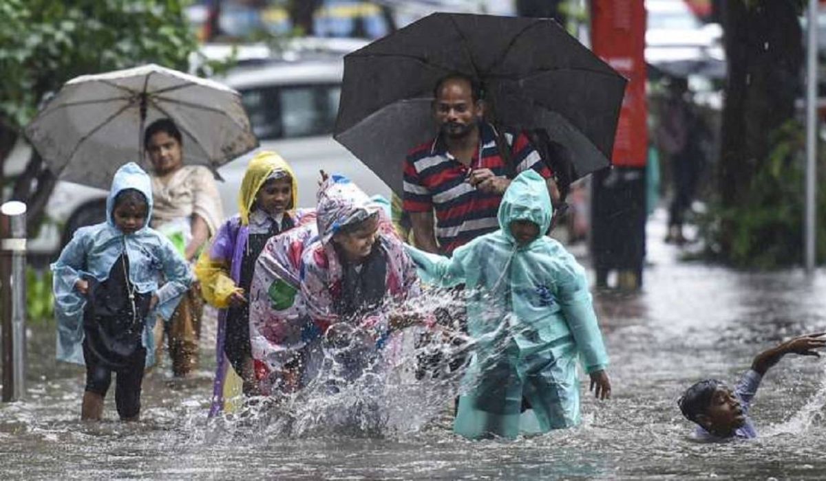 Maharashtra Weather : राज्यात पुन्हा धुव्वाधार, 'या' जिल्ह्यात रेड अलर्ट; मुंबईत कसा होणार पाऊस? काय सांगतंय हवामान खातं?