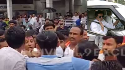राज ठाकरे यांची गाडी अडवली, सुपाऱ्या फेकल्या, मनसे कार्यकर्ते आणि आंदोलक आमनेसामने, बीडमध्ये मोठा गोंधळ