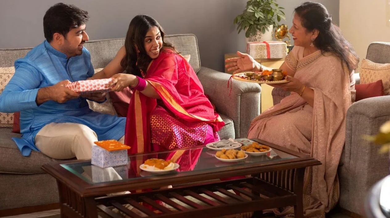 Raksha Bandhan 2024 : रक्षाबंधनाच्या दिवशी पाठवा लाडक्या भावा-बहिणीला पाठवा शुभेच्छा संदेश Raksha Bandhan 2024 : रक्षाबंधनाच्या दिवशी पाठवा लाडक्या भावा-बहिणीला पाठवा शुभेच्छा संदेश