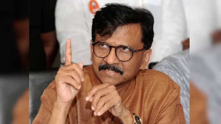 'दोन महिन्यांनी ही वर्दी आम्हाला सलाम करेल अन् तुमची...', संजय राऊत यांचा रोख कुणावर? 'दोन महिन्यांनी ही वर्दी आम्हाला सलाम करेल अन् तुमची...', संजय राऊत यांचा रोख कुणावर?