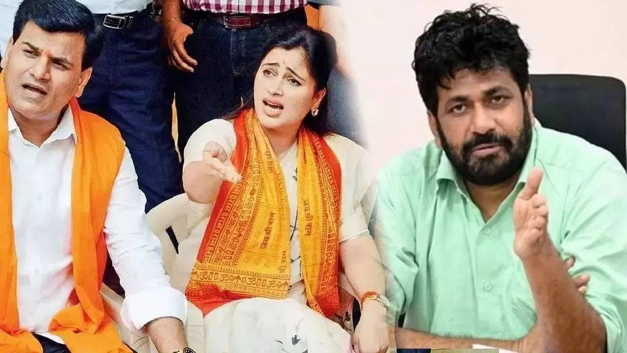 'बच्चू कडू यांनी दालमिलची सबसिडी खाल्ली', अमरावतीत राजकारण तापलं, राणा दाम्पत्य आणि बच्चू कडू यांच्यात वार-पलटवार 'बच्चू कडू यांनी दालमिलची सबसिडी खाल्ली', अमरावतीत राजकारण तापलं, राणा दाम्पत्य आणि बच्चू कडू यांच्यात वार-पलटवार
