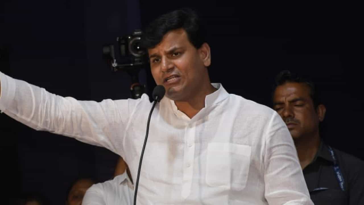 'राऊत अन् वडेट्टीवार एकदम बेशरम निर्लज्ज, त्यांनी लोकांच्या...', विरोधकांच्या टीकेवरून राणांचा पलटवार