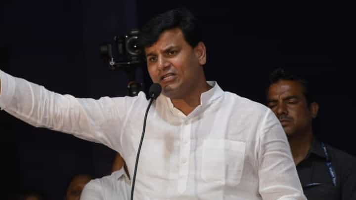 'राऊत अन् वडेट्टीवार एकदम बेशरम निर्लज्ज, त्यांनी लोकांच्या...', विरोधकांच्या टीकेवरून राणांचा पलटवार 'राऊत अन् वडेट्टीवार एकदम बेशरम निर्लज्ज, त्यांनी लोकांच्या...', विरोधकांच्या टीकेवरून राणांचा पलटवार