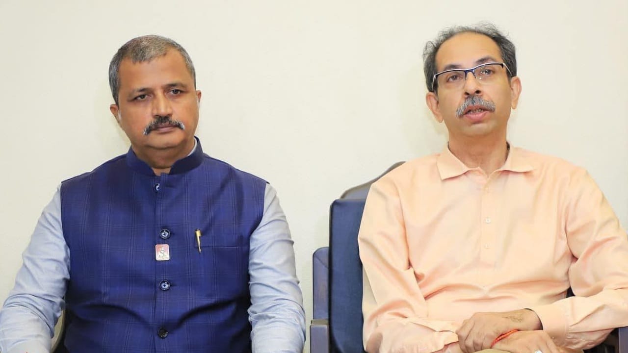 संभाजी ब्रिगेडची उद्धव ठाकरेंना ऑफर, महाराष्ट्रातील राजकीय घडामोडींना वेग संभाजी ब्रिगेडची उद्धव ठाकरेंना ऑफर, महाराष्ट्रातील राजकीय घडामोडींना वेग
