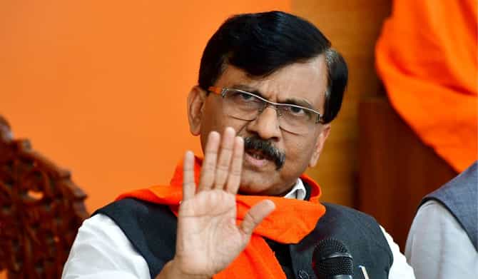 बदलापूर अत्याचार प्रकरणातील आरोपीचे एन्काऊंटरमागील रहस्य काय? संजय राऊत यांचा रोख कोणाकडे?