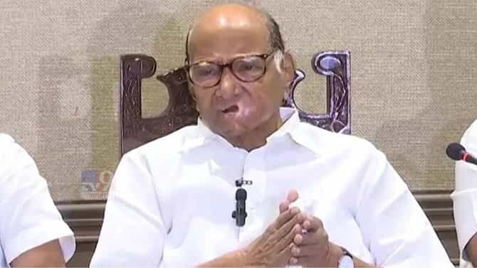 बदलापूरच्या संतापजनक घटनेवर शरद पवारांची पहिली प्रतिक्रिया, म्हणाले...