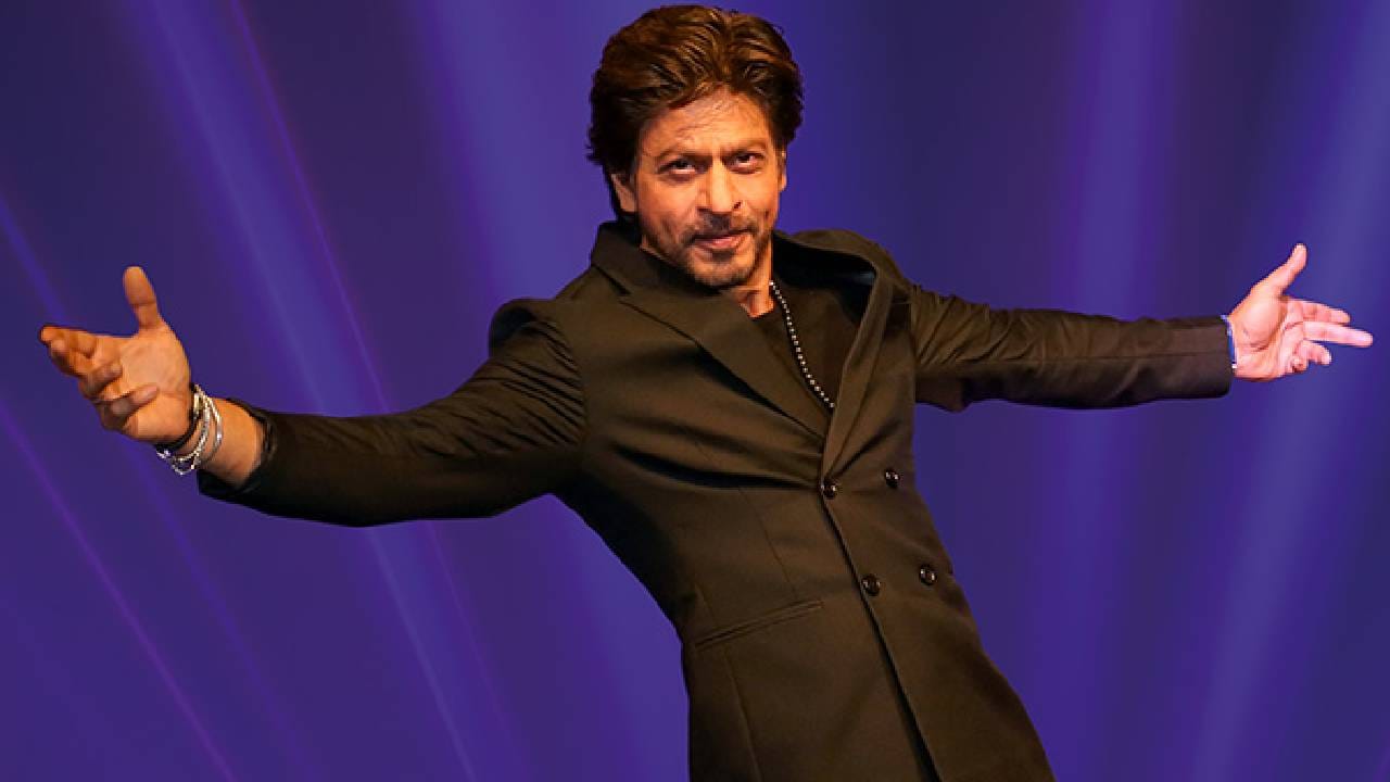 वेळी आली तर शाहरुख खान हा देखील 18 ते 20 तास काम करतो. शाहरुखप्रमाणेच आर्यन खान हा देखील 18 ते 20 तास काम करतो. आता मनोज यांच्या या विधानाची चर्चा होत आहे. 