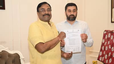 देवेंद्र फडणवीस यांच्यावर गंभीर आरोप करणारे अनिल देशमुख यांच्या चिरंजीवांनी मानले सुधीर मुनगंटीवार यांचे जाहीर आभार