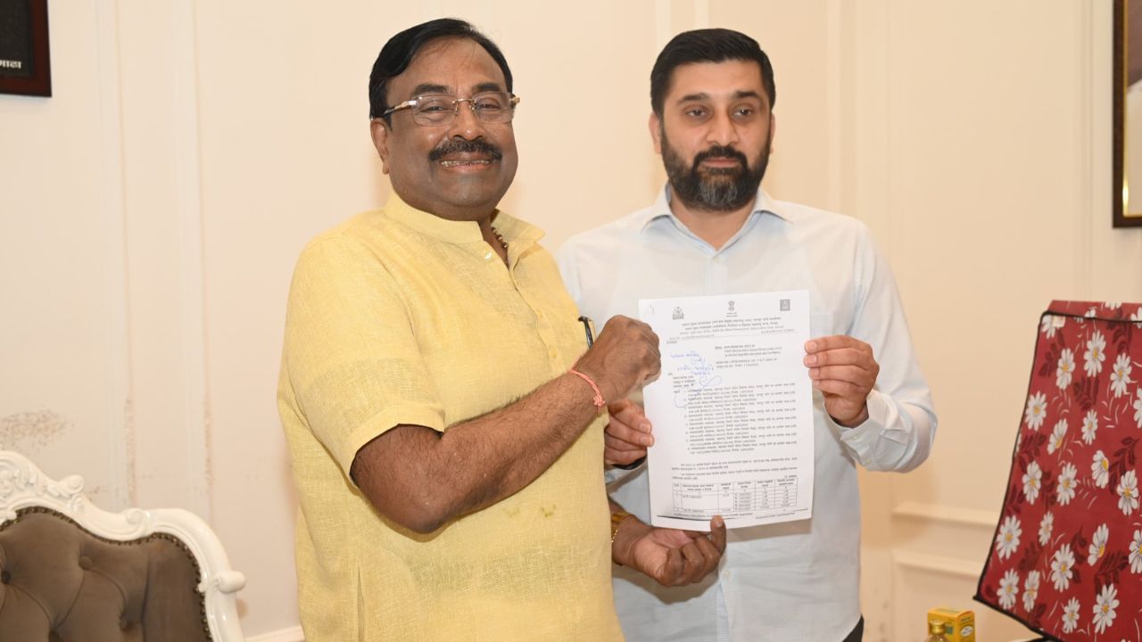 देवेंद्र फडणवीस यांच्यावर गंभीर आरोप करणारे अनिल देशमुख यांच्या चिरंजीवांनी मानले सुधीर मुनगंटीवार यांचे जाहीर आभार देवेंद्र फडणवीस यांच्यावर गंभीर आरोप करणारे अनिल देशमुख यांच्या चिरंजीवांनी मानले सुधीर मुनगंटीवार यांचे जाहीर आभार