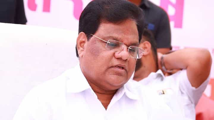 'एवढीच मळमळ होतेय तर म्हशीचे इंजेक्शन अन्...', दादा गटाच्या महिला नेत्याचा 'त्या' वक्तव्यावरून तानाजी सावंतांना खोचक टोला 'एवढीच मळमळ होतेय तर म्हशीचे इंजेक्शन अन्...', दादा गटाच्या महिला नेत्याचा 'त्या' वक्तव्यावरून तानाजी सावंतांना खोचक टोला