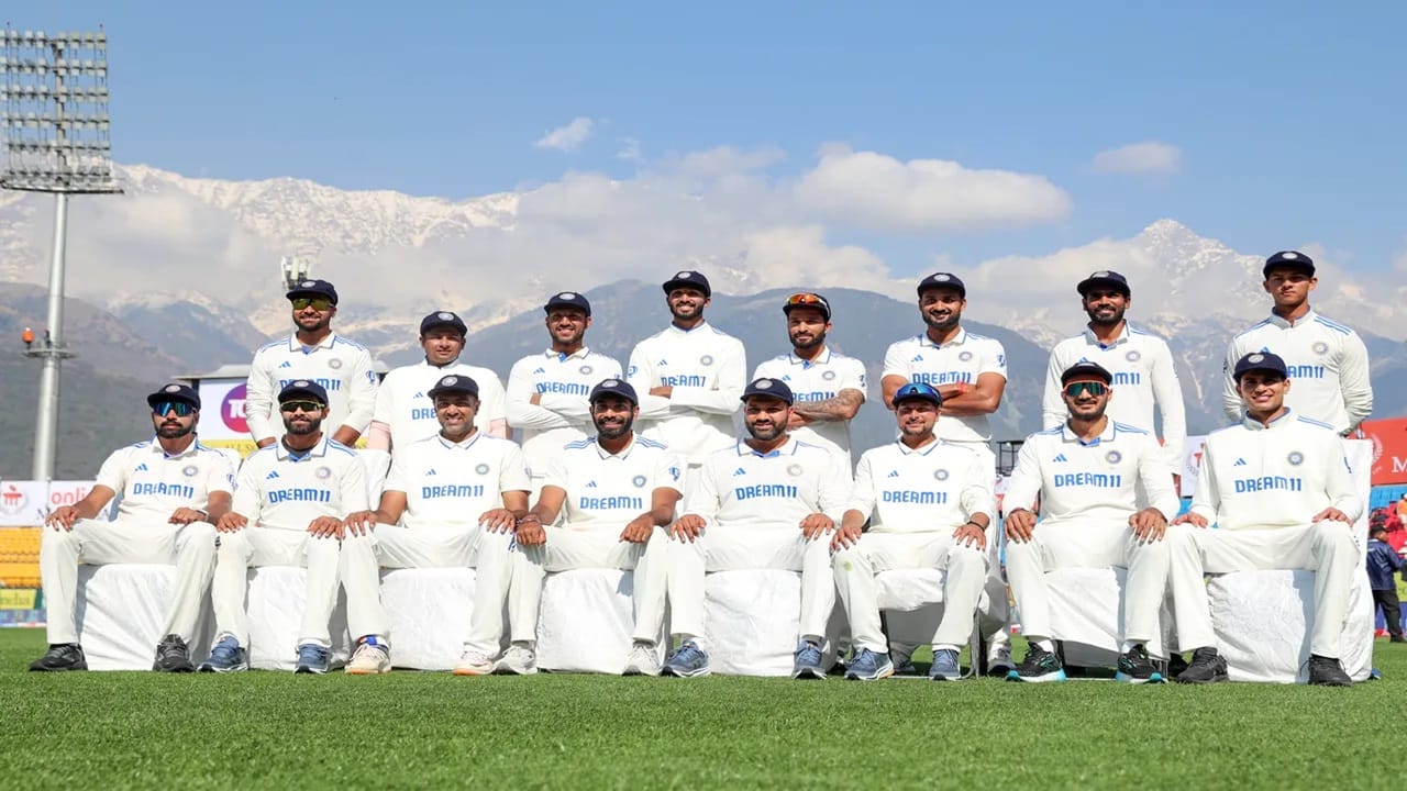 IND vs BAN: बांगलादेश विरूद्धच्या कसोटी मालिकेसाठी टीम इंडियात कुणाला मिळणार संधी? IND vs BAN: बांगलादेश विरूद्धच्या कसोटी मालिकेसाठी टीम इंडियात कुणाला मिळणार संधी?