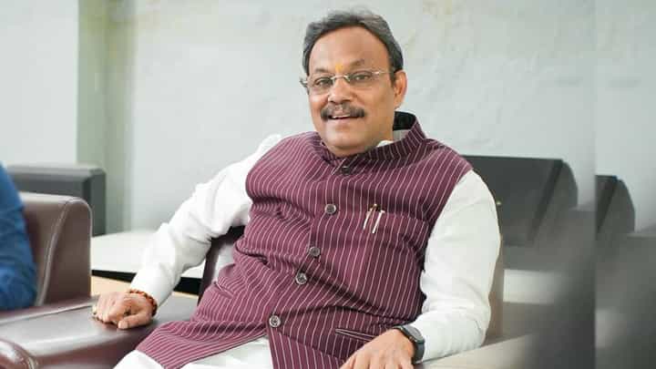 Vinod Tawade : विधानसभेला भाजपच्या किती जागा येणार?, कोण होणार CM?; विनोद तावडेंनी थेट सांगितलं... Vinod Tawade : विधानसभेला भाजपच्या किती जागा येणार?, कोण होणार CM?; विनोद तावडेंनी थेट सांगितलं...