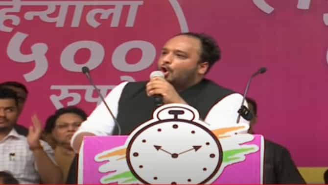 काँग्रेसला पुन्हा मुंबईत मोठं खिंडार, माझ्यावर खूप अन्याय झाला, झिशान सिद्दीकी अजित पवार गटाच्या वाटेवर