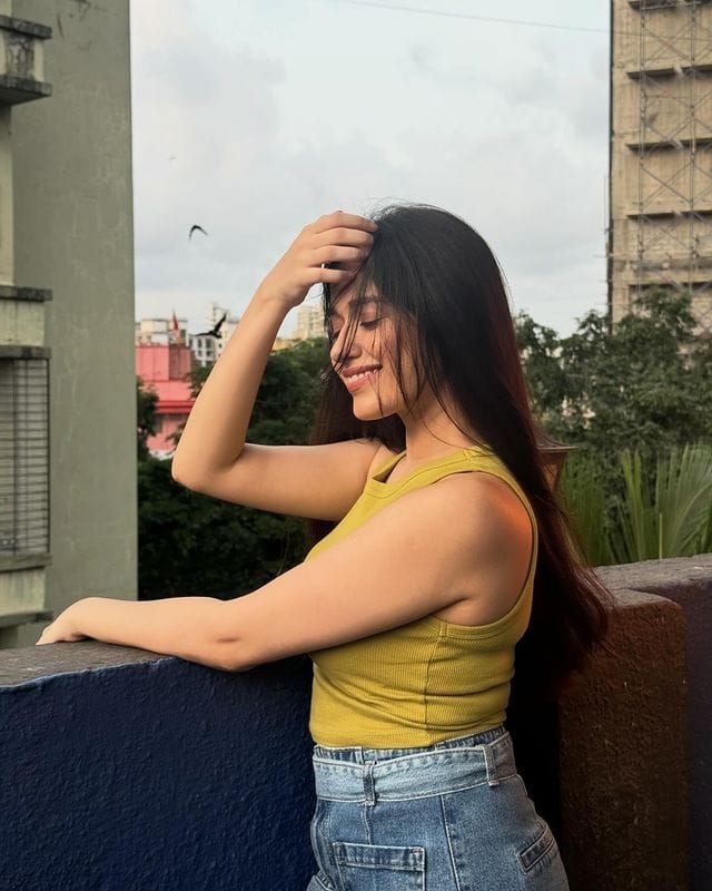 सोशल मीडियावर जन्नतच्या चाहत्यांची संख्या देखील फार मोठी आहे. चाहते देखील अभिनेत्रीच्या प्रत्येक लूकवर कमेंट करत प्रेम व्यक्त करत असतात.