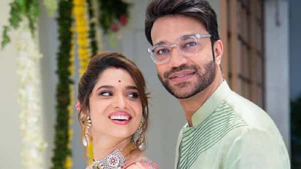 अभिनेत्री अंकिता लोखंडे हे कायमच चर्चेत असणारे एक नाव आहे. अंकिता लोखंडेची जबरदस्त अशी फॅन फॉलोइंग बघायला मिळते. अंकिता लोखंडे ही सोशल मीडियावरही चांगलीच सक्रिय दिसते.