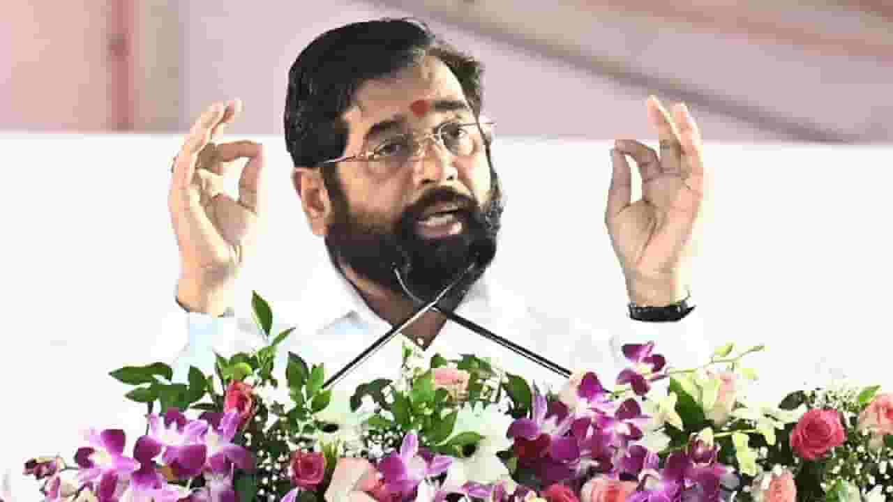 मुख्यमंत्री शिंदेंचा एकेरी उल्लेख, भाजप नेत्याची जीभ घसरली; 'एकनाथ शिंदे हा नालायक अन्...' मुख्यमंत्री शिंदेंचा एकेरी उल्लेख, भाजप नेत्याची जीभ घसरली; 'एकनाथ शिंदे हा नालायक अन्...'