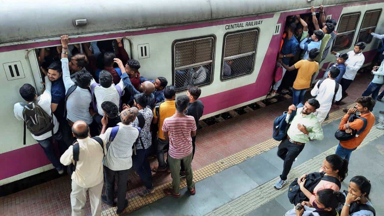 Central Railway Big News : आता लोकलमध्ये ज्येष्ठ नागरिकांचा प्रवास होणार आरामदायी, कारण ... Central Railway Big News : आता लोकलमध्ये ज्येष्ठ नागरिकांचा प्रवास होणार आरामदायी, कारण ...