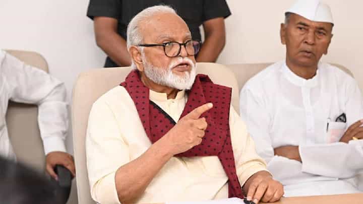 छगन भुजबळांच्या जीवाला धोका, पुन्हा धमकी; मेसेज-फोनमध्ये काय म्हटलंय? छगन भुजबळांच्या जीवाला धोका, पुन्हा धमकी; मेसेज-फोनमध्ये काय म्हटलंय?