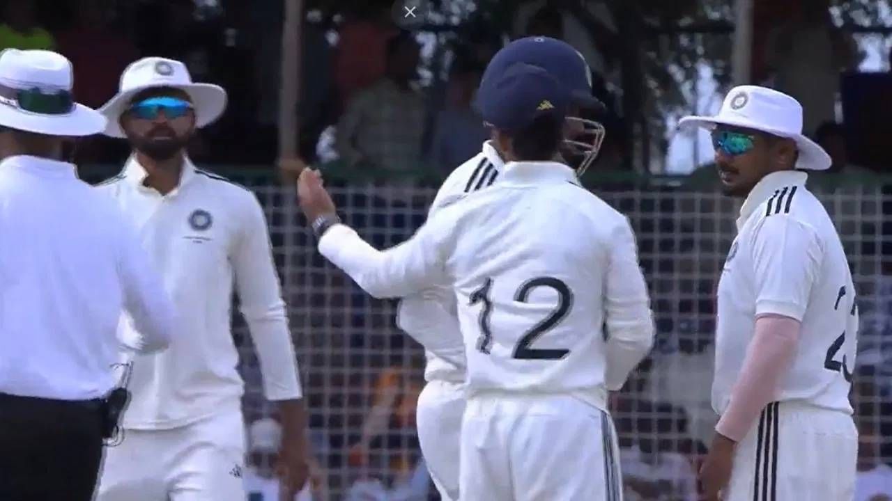 Duleep Trophy : ऋतुराज गायकवाडचा संघ श्रेयस अय्यरवर पडला भारी, तीन दिवसातच सामन्याचा निकाल Duleep Trophy : ऋतुराज गायकवाडचा संघ श्रेयस अय्यरवर पडला भारी, तीन दिवसातच सामन्याचा निकाल