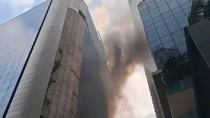 कमला मिल परिसरातील टाईम्स टॉवरमध्ये अग्नितांडव, घटनास्थळावरुन tv9 मराठीचा आढावा, बघा सध्यस्थिती कमला मिल परिसरातील टाईम्स टॉवरमध्ये अग्नितांडव, घटनास्थळावरुन tv9 मराठीचा आढावा, बघा सध्यस्थिती