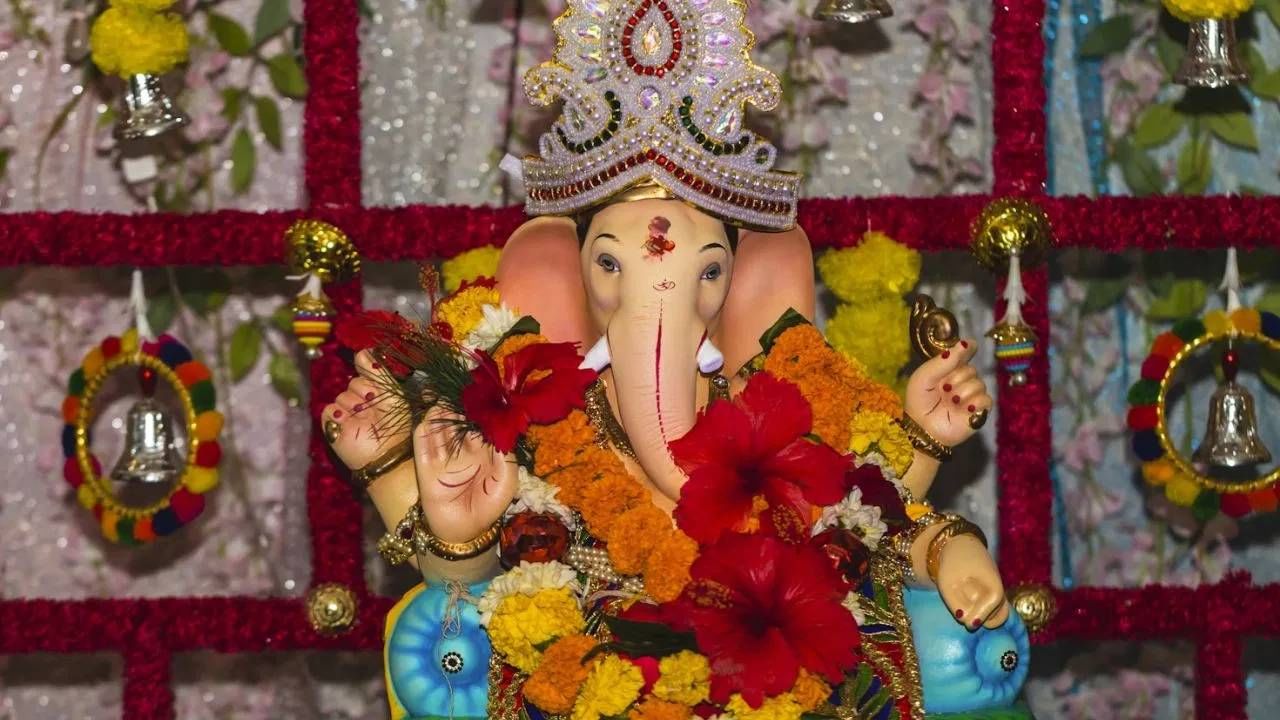 Ganesh Chaturthi 2024 : गणपती बाप्पा मोरया ! गणेश चतुर्थीनिमित्त प्रियजनांना पाठवा खास शुभेच्छा..