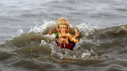 गणेश विसर्जनासाठी मुंबई पोलिस सज्ज, ड्रोन कॅमेऱ्यांनी विसर्जन मिरवणूक