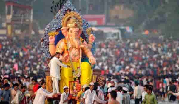 बाप्पाच्या विसर्जनानंतर गणेश मुर्तीचे फोटो काढणं यंदा पडू शकतं महागात, कारण…