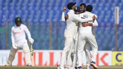 भारत विरुद्ध बांगलादेश सामन्यात मोडला 45 वर्ष जुना विक्रम, एका दिवसात पडल्या 17 विकेट