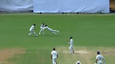 Duleep Trophy India A vs India B : पहिल्या दिवसाचा खेळ संपला, मुशीर खानने शुबमन गिलच्या संघाला झुंजवलं