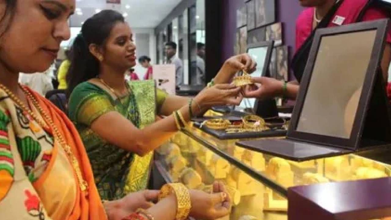 Jalgaon Gold : जळगावमध्ये सोने हजारांनी महाग तर चांदी इतक्या रुपयांनी महागली, काय आहेत किंमती?