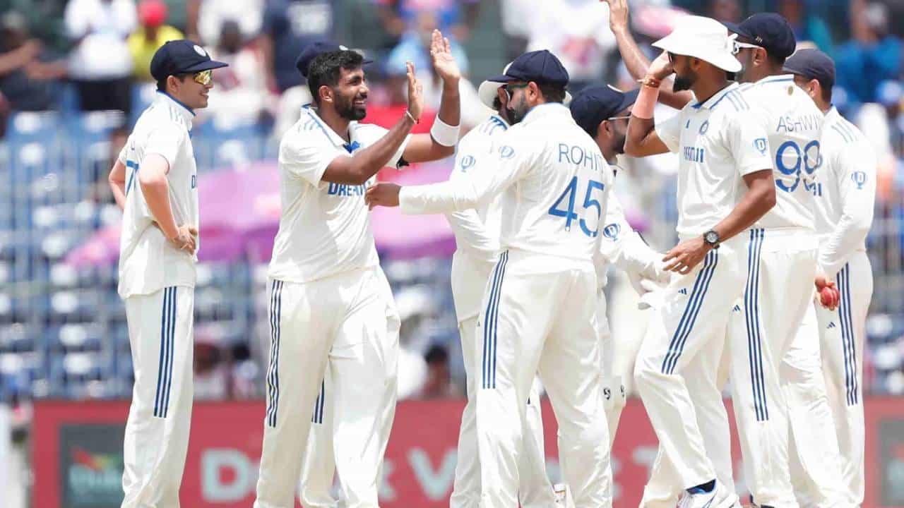 भारत आणि बांग्लादेश यांच्यातील पहिला कसोटी सामना चेन्नईच्या चेपॉक मैदानावर सुरु आहे. या सामन्यातील पहिल्या डावात टीम इंडियाने 376 धावा केल्या. तर बांगलादेशचा संघ 149 धावांवर तंबूत परतला. त्यामुळे भारताला 227 धावांची मजबूत आघाडी मिळाली आहे.