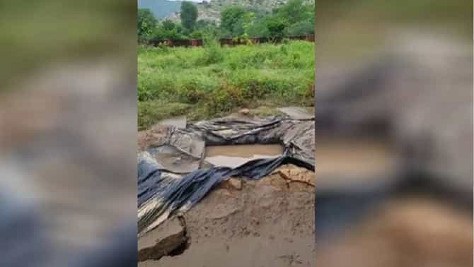 पाणी आलं आणि प्रेतं वाहू लागली... नागरिकांमध्ये भीतीचं वातावरण; या ठिकाणच्या घटनेने सर्वच हादरले