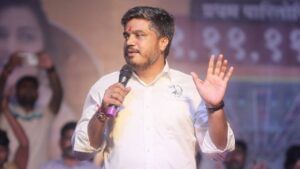 Rohit Pawar : 'ते 5 कोटी शहाजी बापूंचे? एकच गाडी सापडली अशा पाच गाड्या...', रोहित पवारांचा घणाघात