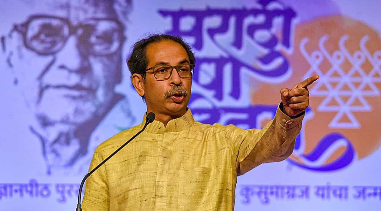 नशीब मोदी येणार म्हणून बाप्पाला पुढची तारीख दिली नाही, उद्धव ठाकरे यांची टीका नशीब मोदी येणार म्हणून बाप्पाला पुढची तारीख दिली नाही, उद्धव ठाकरे यांची टीका