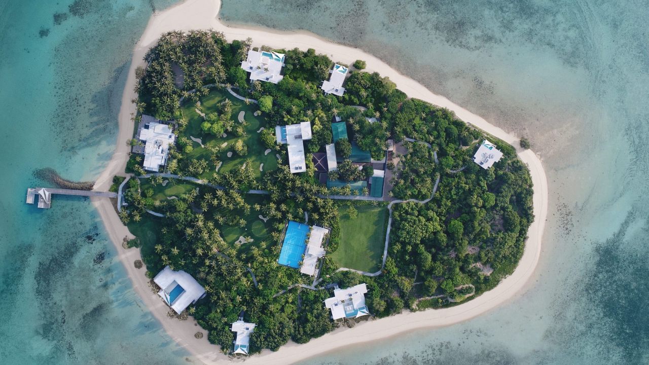 Apenas 48 pessoas podem viver nesta ilha nas Filipinas ao mesmo tempo. Este resort está rodeado por água. Por isso, só é possível chegar aqui de hidroavião ou helicóptero. Esta ilha pode ser alcançada de helicóptero em uma hora e meia de Manila.