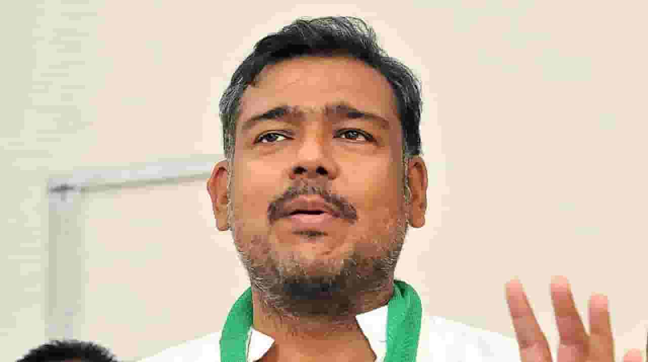 'रंग बदलणाऱ्या सरड्यालाही लाजवेल, असं विशाल पाटीलचं काम...', कोणी केली जिव्हारी लागणारी टीका?