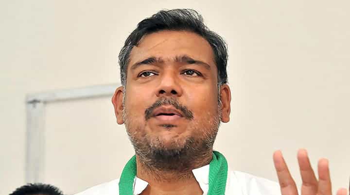 'रंग बदलणाऱ्या सरड्यालाही लाजवेल, असं विशाल पाटीलचं काम...', कोणी केली जिव्हारी लागणारी टीका? 'रंग बदलणाऱ्या सरड्यालाही लाजवेल, असं विशाल पाटीलचं काम...', कोणी केली जिव्हारी लागणारी टीका?
