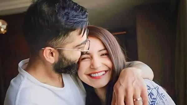 टीम इंडियाच्या अनेक खेळाडूंनी बॉलिवूड अभिनेत्रींना आपली आयुष्यभराची जोडीदार केलं आहे. यामध्ये विराट कोहली, हरभजन सिंह या मोठ्या खेळाडूंचा समावेश आहे.
