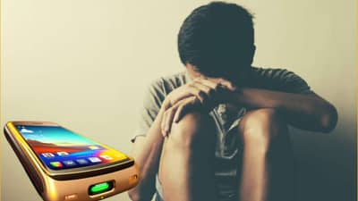 Mobile : मोबाईलचा हट्ट आला जीवाशी; परिस्थितीमुळे पतीला झाला हतबल, इकडे पत्नीने उचललं टोकाचं पाऊल